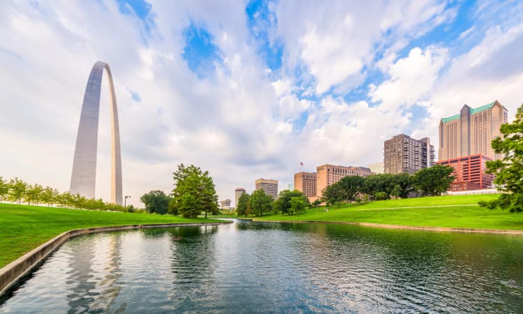 The Gateway Arch in Saint Louis, as seen from the park below it
