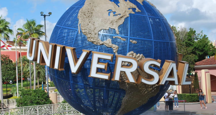 the globe statue outside Universal Studios Orlando